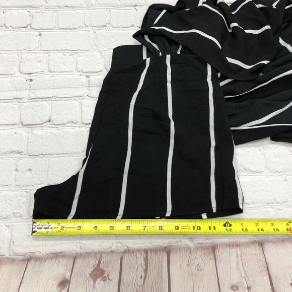 NWT Haute Monde Women Shorts with Skirt Size Small Stripes B237 -12 - Picture 16 of 16